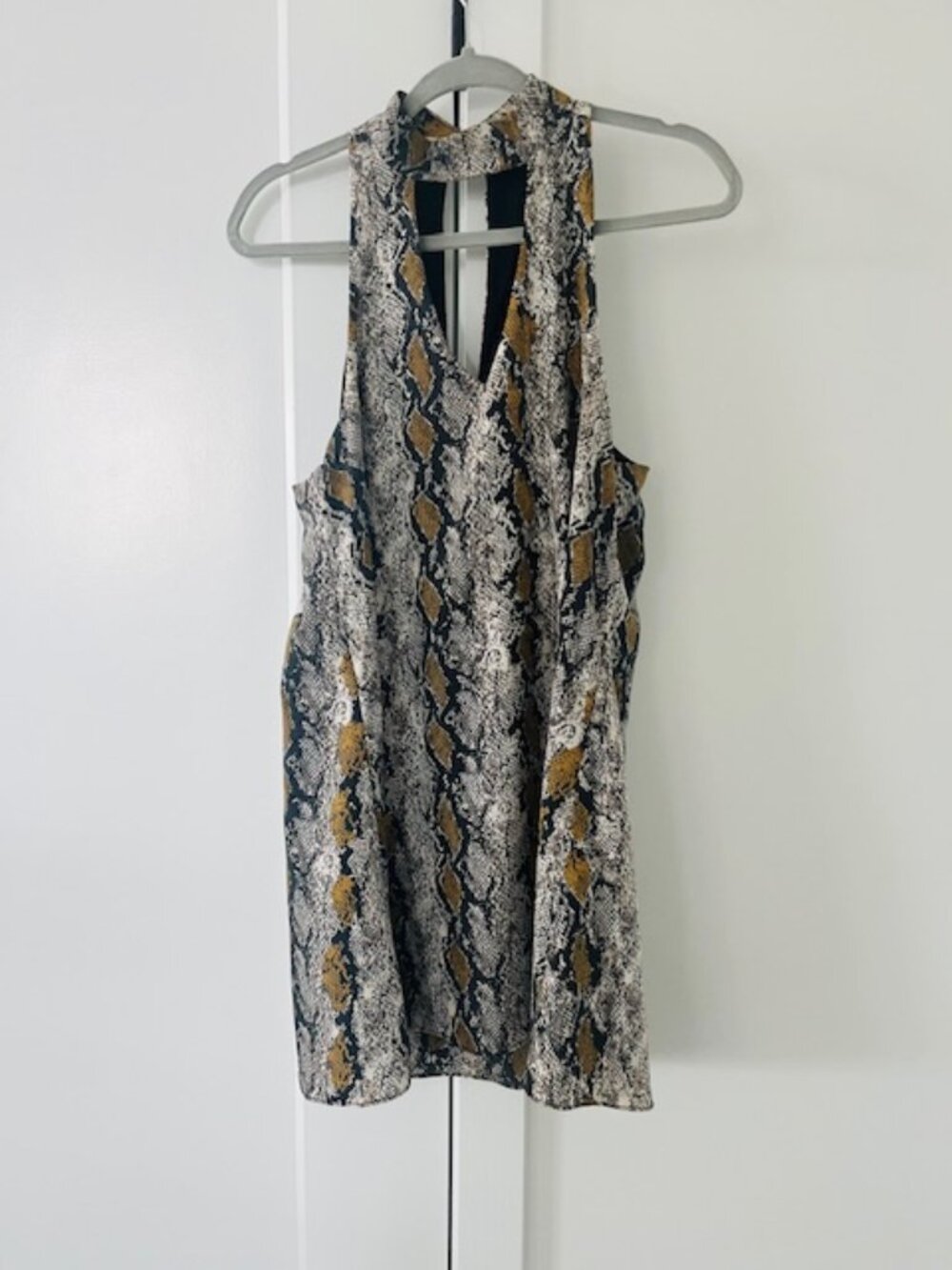 Snakeskin vibe black and yellow M Olivaceous
